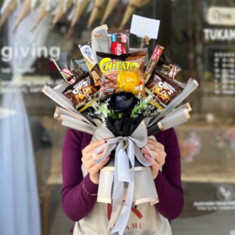 Jual Snack Bouquet W Artificial Flower BUCKET SNACK MURAH BUKET