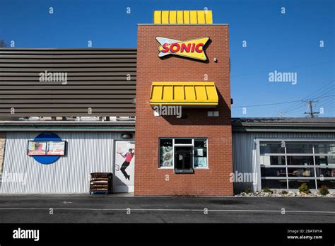 Sonic Drive In Sign Hi Res Stock Photography And Images Alamy