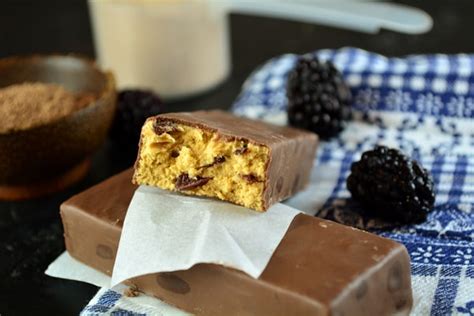 16 Keto Protein Bars You Won't Believe Are Low-Carb + Recipe