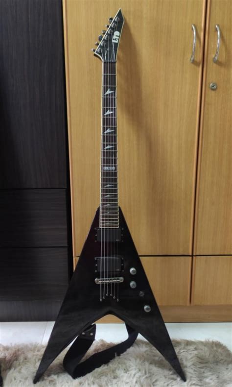 Esp Ltd Flying V Guitar Hobbies And Toys Music And Media Musical Instruments On Carousell