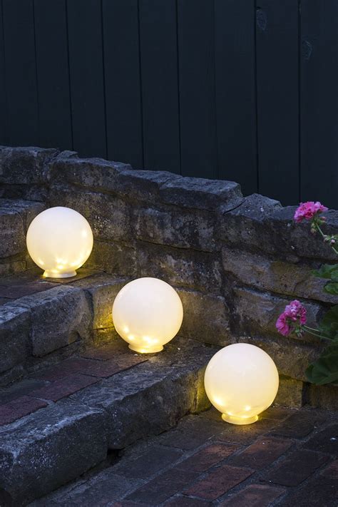 Solar Garden Globe Lights