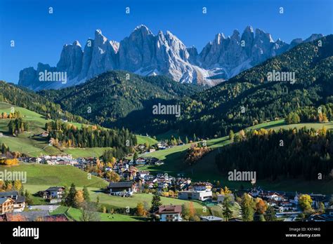 La Val Di Funes E Il Borgo Di Santa Maddalena Con Vista Sulle Dolomiti