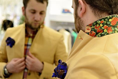 Cum Să Porți Costumul Khaki Stil Masculin