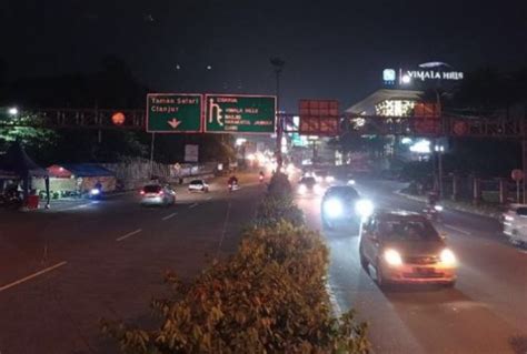 Jumlah Kendaraan Meningkat Polisi Terapkan One Way Di Kawasan Puncak