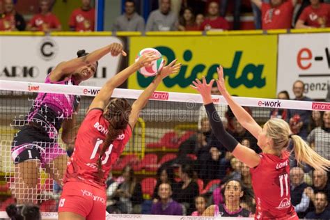 Serie A Donne Italiane Di Pallavolo Igor Gorgonzola Novara Contro Unet