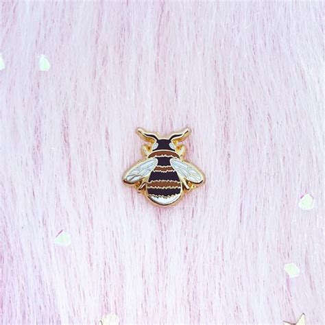 Custom enamel bee lapel pins - Custom Enamel Pins