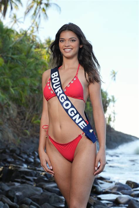 Les Photos En Maillot Des Candidates à Miss France Miss Bourgogne