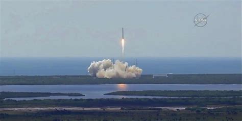 La Fusée Falcon 9 Transportant La Capsule Spacex Explose En Vol