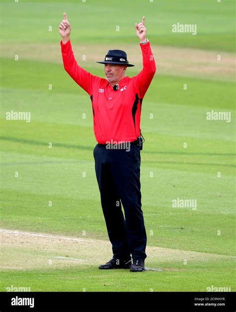 Cricket Umpire Signals Hi Res Stock Photography And Images Alamy