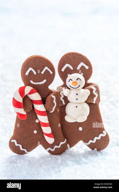 Christmas Gingerbread Man Snow Hi Res Stock Photography And Images Alamy