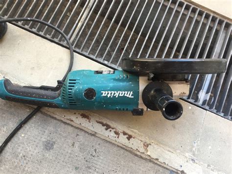 Makita brusilica GA 9020