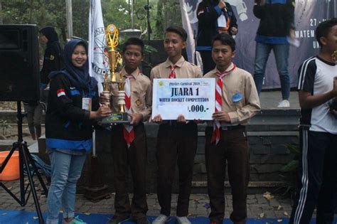 Water Rocket Buatan Siswa Mts Unggulan Nuris Mengudara Dengan Sempurna