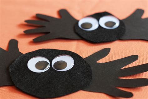 Halloween Spider Handprint Craft | Thriving Home