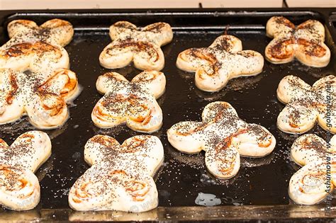 Рецепт плюшек с корицей и сахаром | Голосова.net