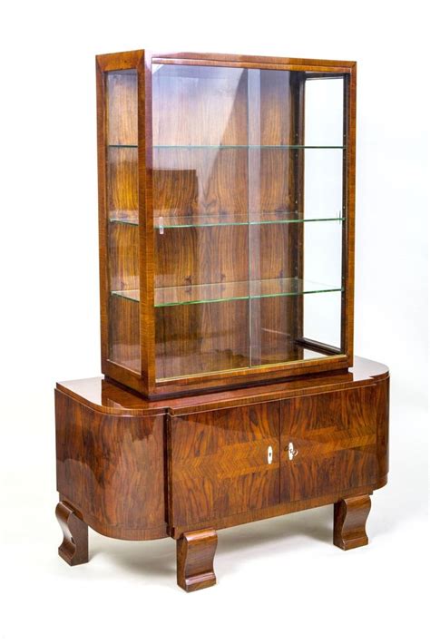 Art Deco Vitrine Aus Nussholz Frankreich 1920er Bei Pamono Kaufen