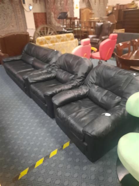 3 PIECE LOUNGE SUITE Southgate Auction Rooms