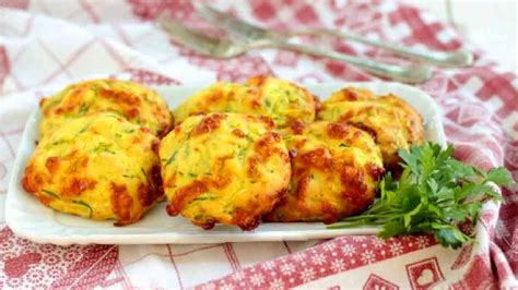 Galettes de courgettes au fromage un apéritif simple et savoureux