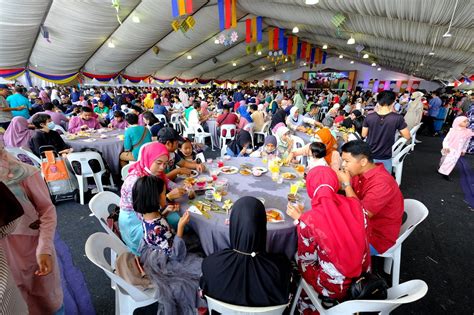 Lebih 100 000 Hadir Rumah Terbuka Di Seri Perdana UTUSAN SARAWAK