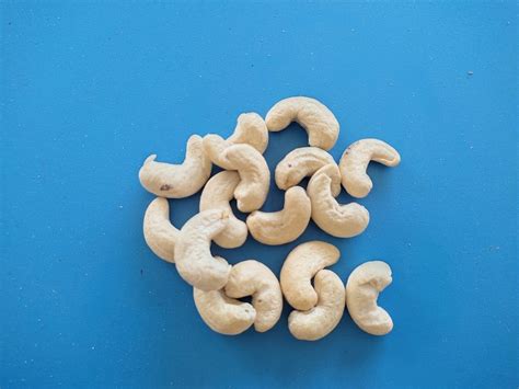 W Whole Cashew Nuts Packaging Size Kg At Rs Kilogram In