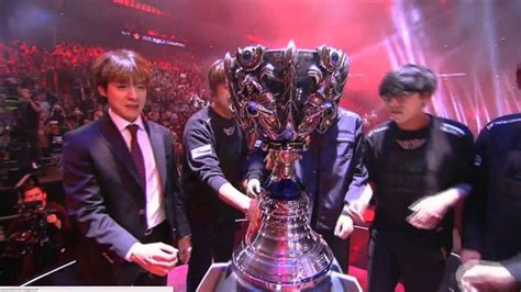 SKT Finals Ceremony Win Worlds Championship 2015 World Cup Faker