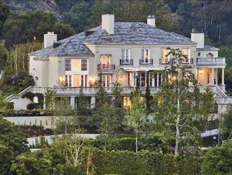 Elon Musk lists two Bel Air homes after promising to sell off his possessions | CNN Business