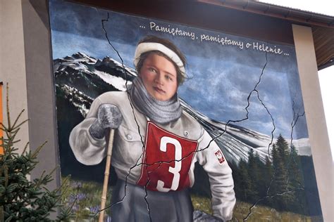 Pod Tarnowem powstał wielki mural z Heleną Marusarzówną Narciarkę i