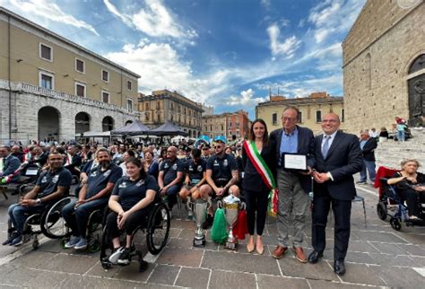 GRANDE EMOZIONE Per L Omaggio All Amicacci Abruzzo Popolare