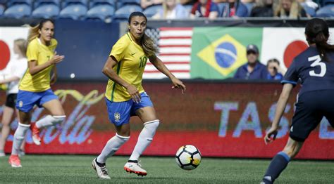 Brasileña Marta se perderá 2 partidos tras contraer COVID-19 | AP News