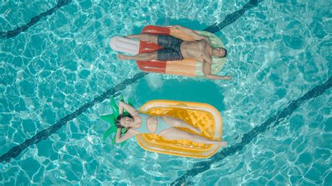 Neckholder Bikini Definition Vorteile Und Styling Tipps