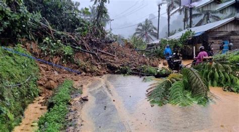 Jalur Sumbar Riau Putus Total Imbas Longsor Di Kelok Koto Alam