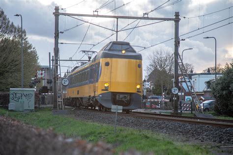 Persoon Overleden Na Aanrijding Met Trein Nederland