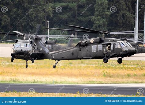 Us Army Sikorsky Uh Black Hawk Military Helicopters Taking Off Usa