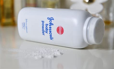 12 genius things you can do with talcum powder | GoodtoKnow