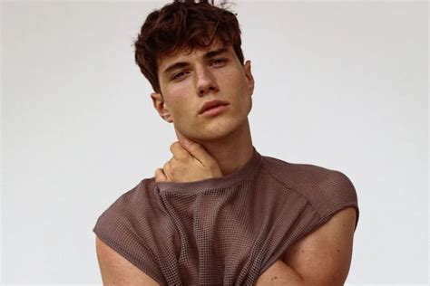 Homem Mais Bonito Da It Lia Desiste De Ser Modelo Para Virar Padre