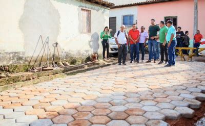 Luciano Genésio vistoria obras no bairro Matriz em Pinheiro