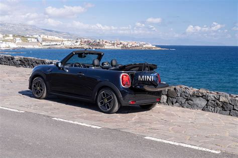 MINI Cooper SE Convertible 02 2023