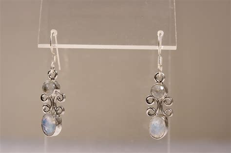 Art Gecko Shop!: Moonstone Earrings