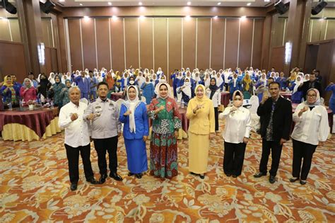 Bunda PAUD Ibu Riana Sari Arinal Buka Konkerprov I Ikatan Guru Taman