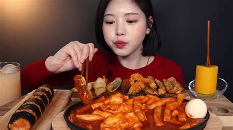 正妹大胃王吃播「麥克風收到詭異女聲」！ 低喊：妳不是一個人網全聽到爆雞皮 Ettoday星光雲 Ettoday新聞雲