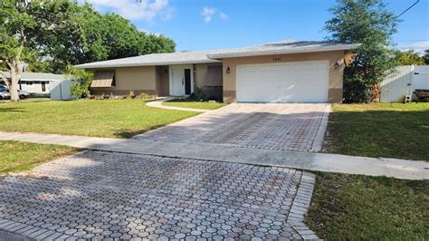 Luxuriöse 3 Schlafzimmer Villa zu verkaufen in Plantation Florida