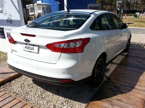 Novo Focus Sed Vers Es Equipamentos E Motoriza O