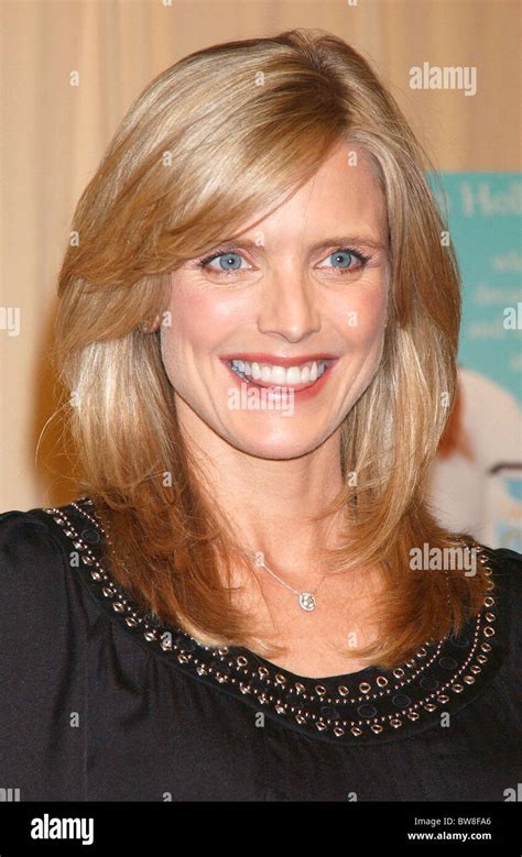 Courtney Thorne Smith Booksigning For Outside In Stock Photo Alamy