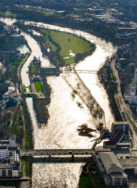 Mülheim an der Ruhr von oben Uferbereiche mit durch Hochwasser Pegel