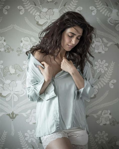 Karishma Tanna Is Perfect Mix Of Bold Beautiful Diva Looks Tempting