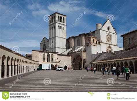 Catedral De St Francis En Assisi Italia Fotograf A Editorial Imagen