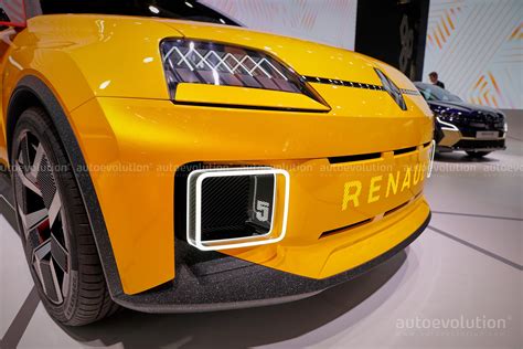 Renault 5 EV Looks Cute in Paris, Still a Couple of Years Away ...