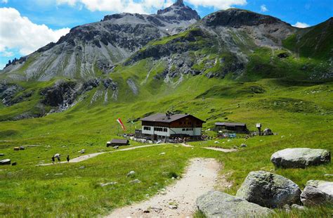 9 Hütten in Südtirol, die bereits geöffnet haben - Bergwelten