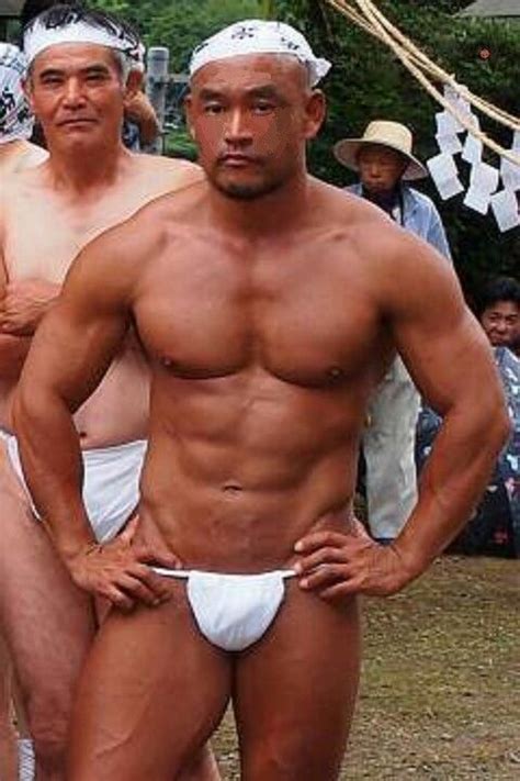 Muscular 叔叔 熟男 hot huge hunk big beefy muscle daddy pec 肌肉 猛男 熊壮 筋肉 ガチムチ マッチョ ムキムキ العضلات بابا