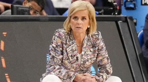 Lsus Kim Mulkey Dons Another Extravagant Outfit At Final Four