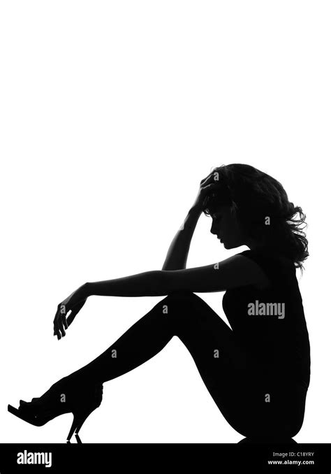 Mujeres sentadas con tacones Imágenes de stock en blanco y negro Alamy